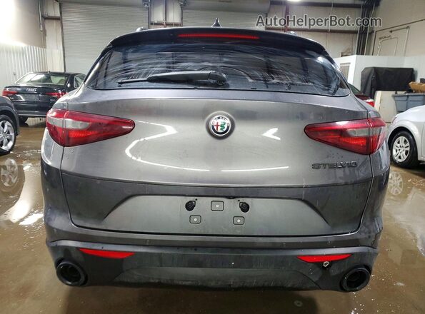 ZASPAJAN5K7C57085 2019 ALFA ROMEO STELVIO Gray Widok z tyłu
