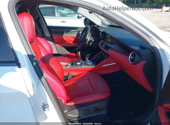 ZASPAJAN7L7C86315 2020 ALFA ROMEO STELVIO White Front interior view