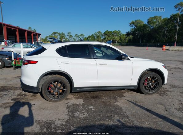 ZASPAJAN7L7C86315 2020 ALFA ROMEO STELVIO White 360 interior view
