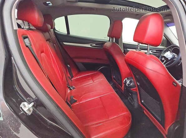 ZASPAKAN6K7C34212 2019 ALFA ROMEO STELVIO Black Widok wnętrza z tyłu