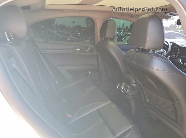 ZASPAKAN7K7C49124 2019 ALFA ROMEO STELVIO White უკანა სალონის ხედი