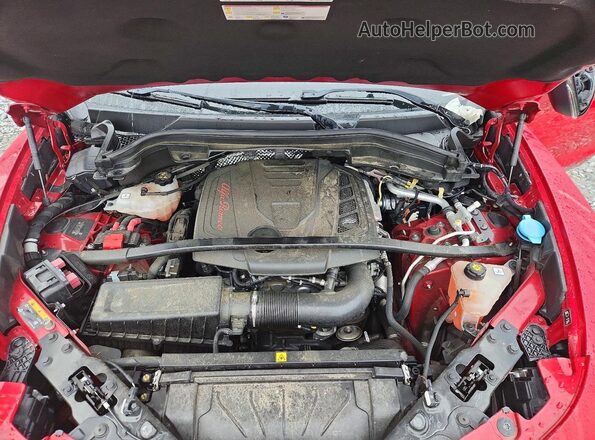 ZASPAKBN0M7D12159 2021 ALFA ROMEO STELVIO Red Vista del compartimento del motor