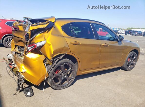 ZASPAKBN0P7D57882 2023 ALFA ROMEO STELVIO Золотой Задняя правая четверть