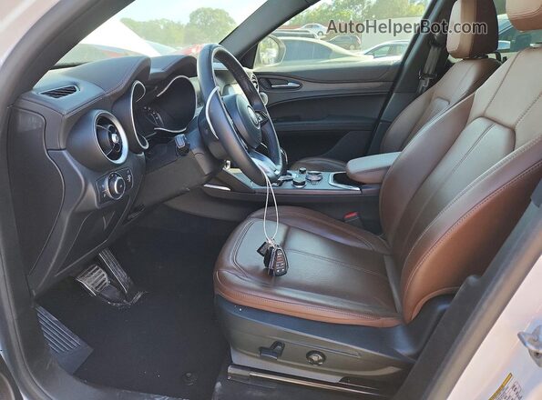 ZASPAKBN3P7D58962 2023 ALFA ROMEO STELVIO White Вид салону спереду