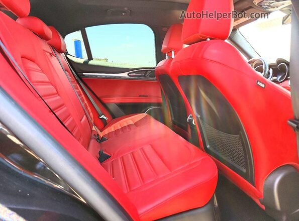 ZASPAKBN4L7C73221 2020 ALFA ROMEO STELVIO Black Вид задньої частини салону