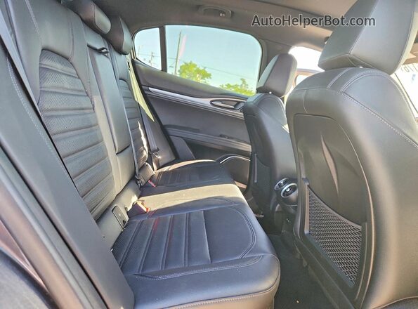 ZASPAKBN5M7D02601 2021 ALFA ROMEO STELVIO Gray Vista interior trasera
