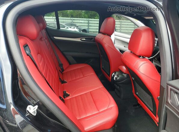 ZASPAKBN5R7D80688 2024 ALFA ROMEO STELVIO Black Widok wnętrza z tyłu