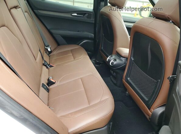 ZASPAKBN6N7D33812 2022 ALFA ROMEO STELVIO White Widok wnętrza z tyłu