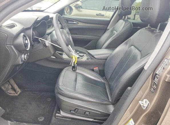 ZASPAKBN7K7C34217 2019 ALFA ROMEO STELVIO Gray Вид салону спереду