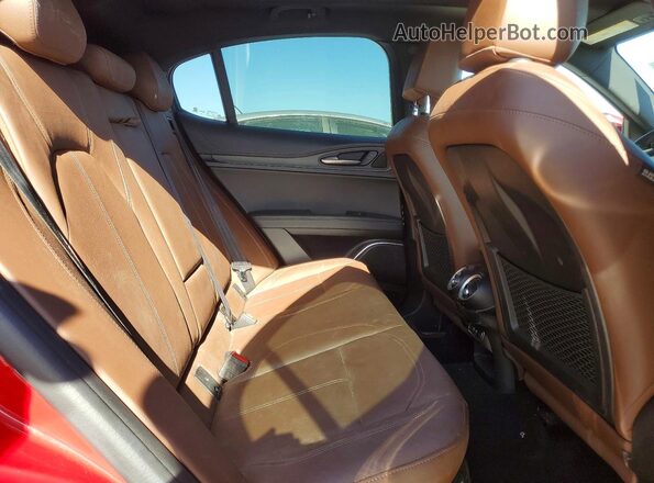 ZASPAKBN7N7D41319 2022 ALFA ROMEO STELVIO Красный Вид задней части салона