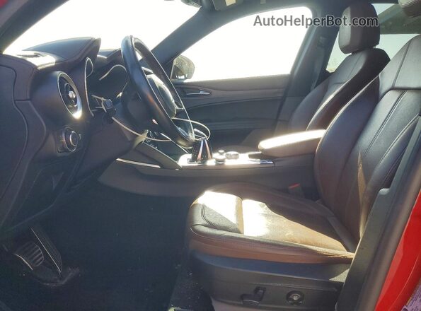ZASPAKBN7N7D41319 2022 ALFA ROMEO STELVIO Красный Вид салона спереди