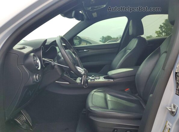 ZASPAKBN7N7D43538 2022 ALFA ROMEO STELVIO Silver წინა სალონის ხედი