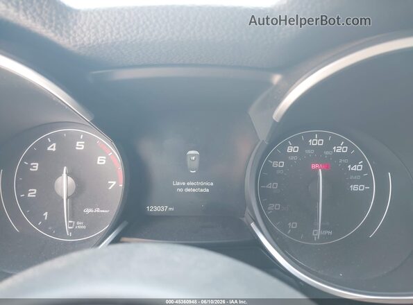 ZASPAKBN8K7C40883 2019 ALFA ROMEO STELVIO White Vista de los asientos traseros