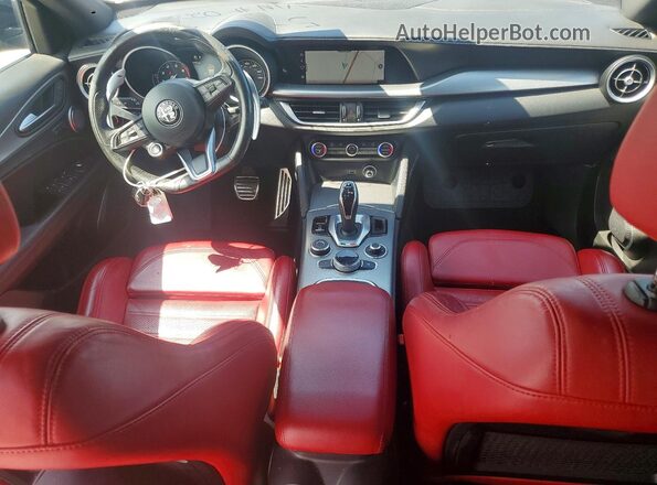 ZASPAKBN9N7D30239 2022 ALFA ROMEO STELVIO Gray Dashboard view