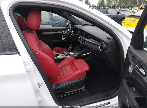 ZASPAKBNXP7D65276 2023 ALFA ROMEO STELVIO White Front interior view