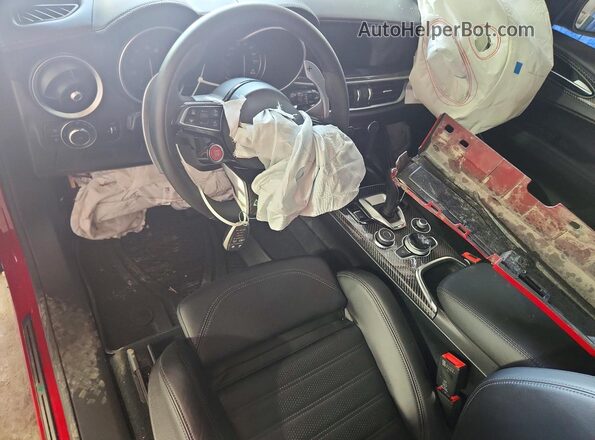 ZASPAKEV9P7D68259 2023 ALFA ROMEO STELVIO Red Vista del salpicadero