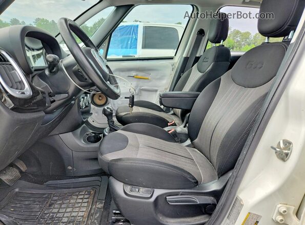 ZFBCFADH2GZ038386 2016 FIAT 500L White Front interior view