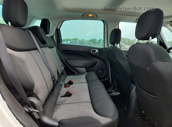 ZFBCFADH2GZ038386 2016 FIAT 500L White Rear seats view