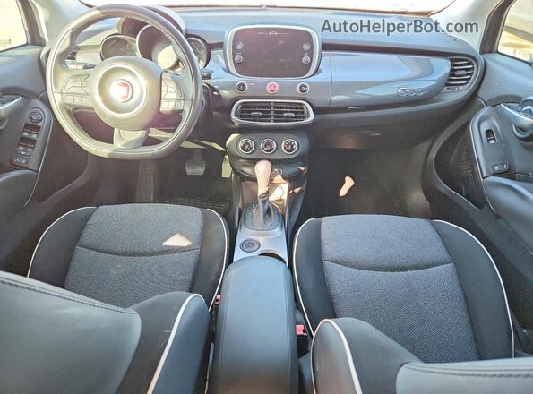 ZFBCFXAB2JP719993 2018 FIAT 500X Gray Dashboard view