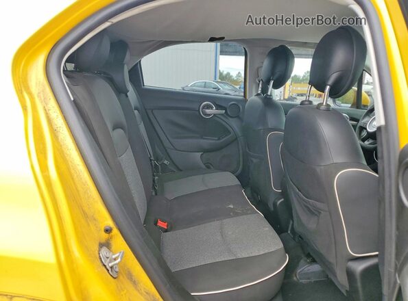 ZFBCFXAB4HP602474 2017 FIAT 500X Yellow Սալոնի հետևի տեսք