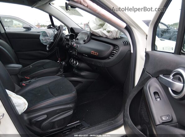 ZFBCFXCB5JP655722 2018 FIAT 500X White Widok wnętrza z przodu