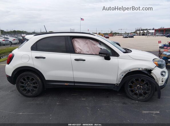 ZFBCFXCB5JP655722 2018 FIAT 500X White Widok wnętrza z tyłu