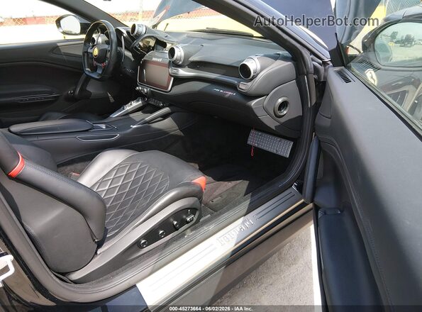 ZFF82YNA2L0256482 2020 FERRARI GTC4 Черный Вид салона спереди