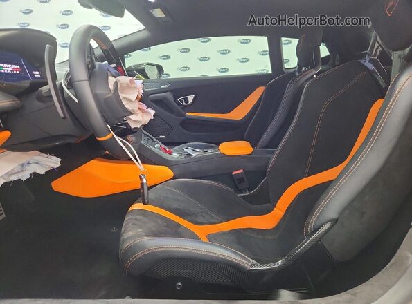 ZHWUB6ZF9PLA24595 2023 LAMBORGHINI HURACAN Зеленый Вид салона спереди