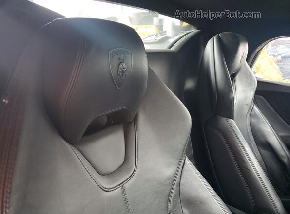 ZHWUT5ZF3NLA18778 2022 LAMBORGHINI HURACAN Red Rear seats view