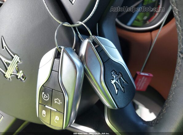 ZN661XUA2KX324126 2019 MASERATI LEVANTE Blue Вид панелі приладів
