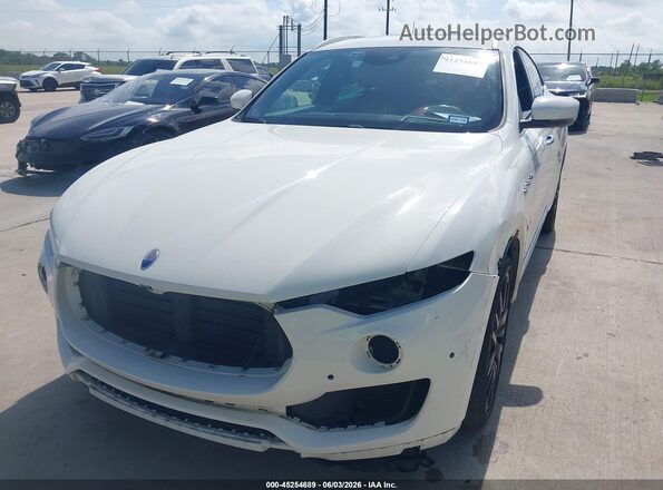 ZN661XUL4JX304508 2018 MASERATI LEVANTE White Widok z przodu