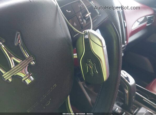 ZN661XUS4KX337369 2019 MASERATI LEVANTE White Widok deski rozdzielczej