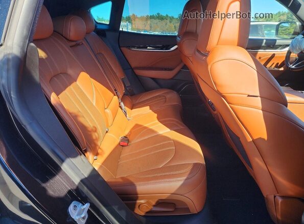 ZN661XUS7LX342325 2020 MASERATI LEVANTE Black Vista interior trasera