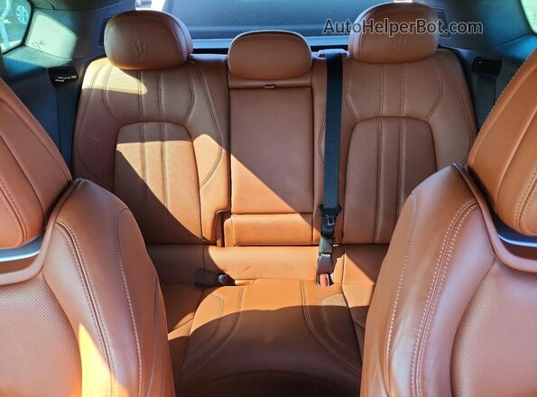 ZN661XUS7LX342325 2020 MASERATI LEVANTE Black Vista de los asientos traseros