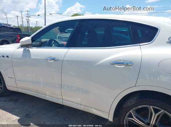 ZN661XUS9MX372749 2021 MASERATI LEVANTE White Rear interior view
