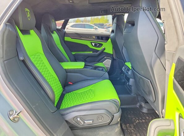 ZPBCA1ZL5NLA22104 2022 LAMBORGHINI URUS Silver უკანა სალონის ხედი