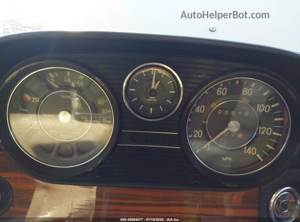 00011401112015334 1972 MERCEDES-BENZ OTHER Maroon Vista de los asientos traseros