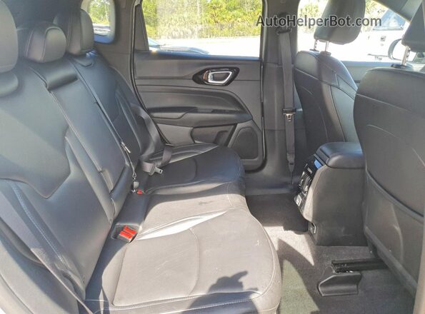 3C4NJDCN4TT188174 2026 JEEP COMPASS Silver Rear interior view