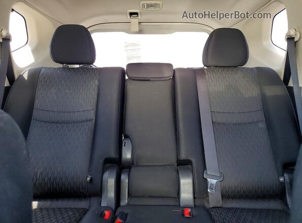 JN8AT2MT8HW396011 2017 NISSAN ROGUE Silver Rear interior view
