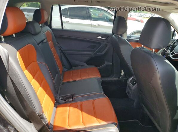 3VV4B7AX7JM067713 2018 VOLKSWAGEN TIGUAN Black Vista del compartimento del motor