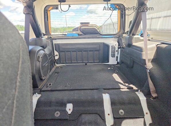 1C4PJXKN9RW178559 2024 JEEP WRANGLER White Vista interior trasera
