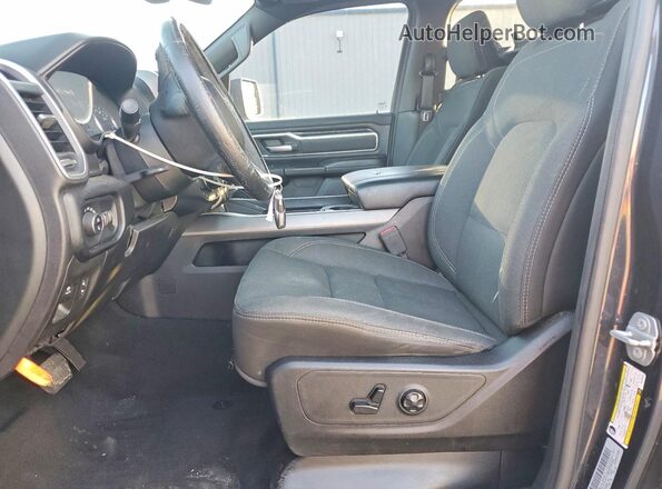 1C6RREBT7KN763535 2019 RAM 1500 Gray Widok deski rozdzielczej
