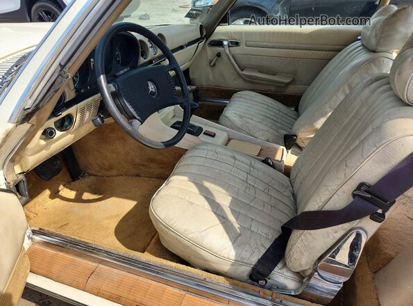 10704412013924 1974 MERCEDES-BENZ 450SL Cream Widok wnętrza z przodu