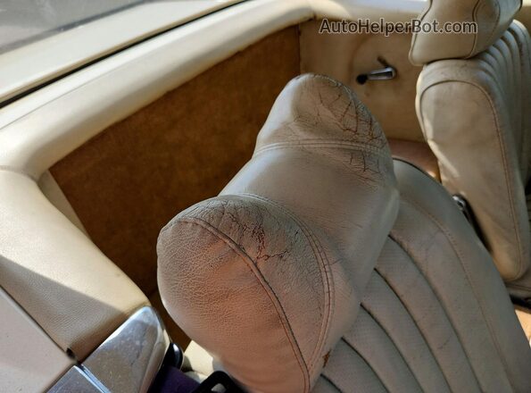 10704412013924 1974 MERCEDES-BENZ 450SL Cream Widok tylnych siedzeń