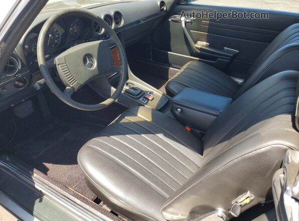 10704412034744 1976 MERCEDES-BENZ SL Silver Widok deski rozdzielczej
