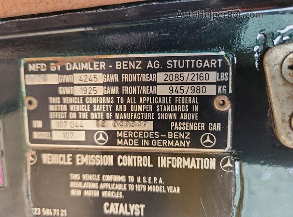 10704412049849 1979 MERCEDES-BENZ 450SL Green VIN կոդի պիտակի տեսք