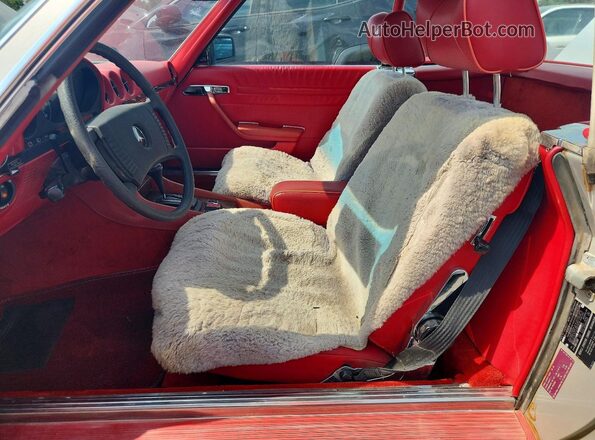 10704412053877 1979 MERCEDES-BENZ RD Серебряный Вид салона спереди