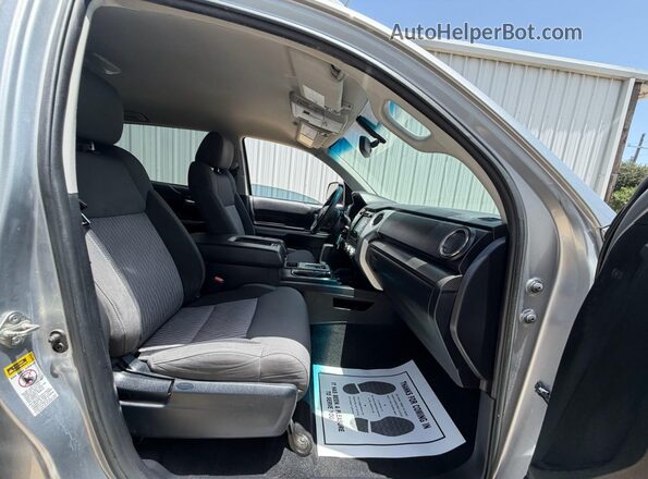 5TFDW5F14HX661157 2017 TOYOTA TUNDRA Silver Вид ззаду