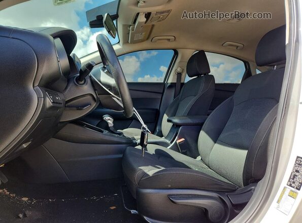 3KPF24AD4KE007167 2019 KIA FORTE White Widok deski rozdzielczej