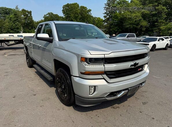 1GCVKREC3JZ373599 2018 CHEVROLET SILVERADO Серебряный Вид спереди